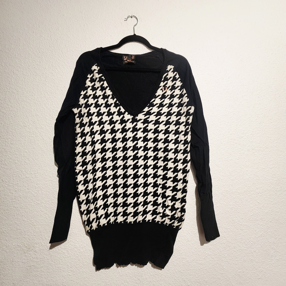 Fred Perry Black and White V-Neck Sweater